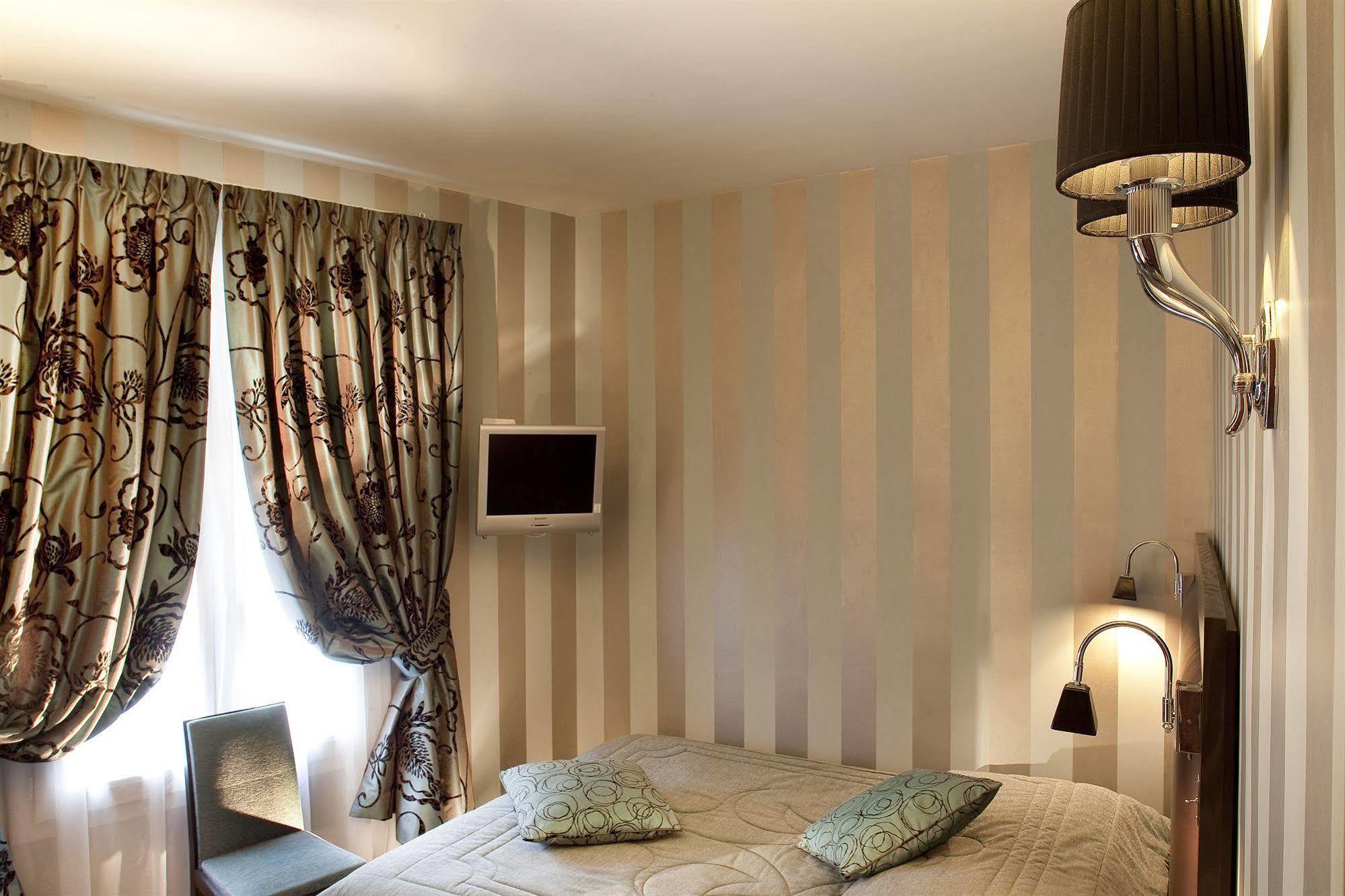 Hotel Riviera Elysees Paris Exterior photo